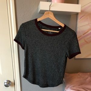 Thin knit shirt